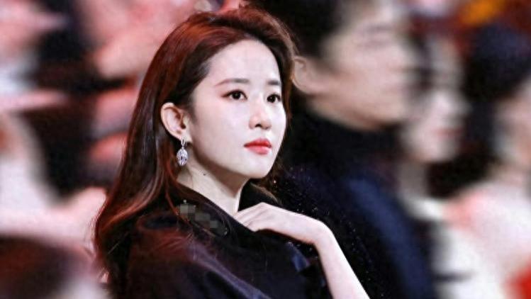 美国邻居出书，曝光刘亦菲及母亲，在美国二婚的生活细节！