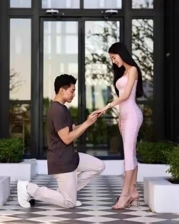 孔子后人的审美还是可以的！
孔子第76代孙求婚的新闻，刷新了我的一些认知，产生了