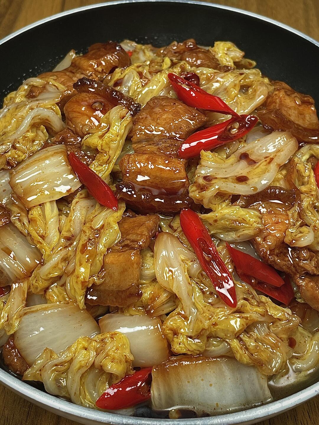 超好吃的五花肉炒娃娃菜真的嘎嘎香
香喷喷的五花肉，爽口甜嫩的娃娃菜，搭配米饭或者