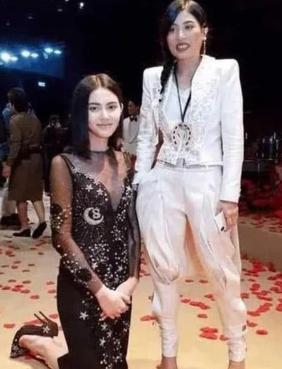和泰国公主合影必须下跪，明星也不例外