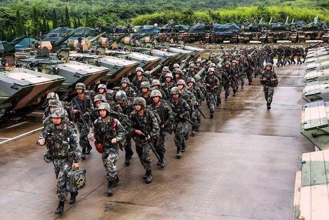 为什么现代军事演习几乎没有军这一级别的实战对抗了？

原因很简单，如果你在北边集