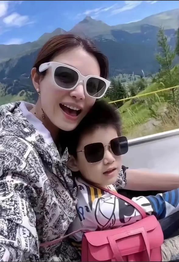 陈晓和陈妍希离婚了，孩子的抚养权不用争
其实不用猜，8岁的小星星的抚养权肯定是归