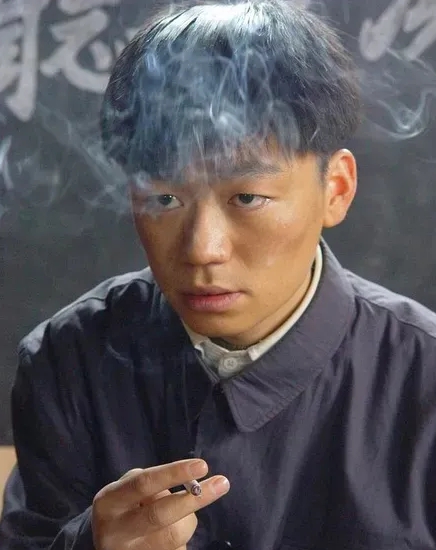 精选好剧：《暗算》

类型归属：悬疑与剧情交织的佳作
领衔主演：柳云龙携手王宝强