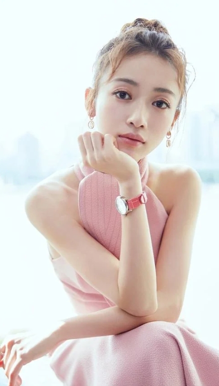 吴谨言：在演艺界崭露头角