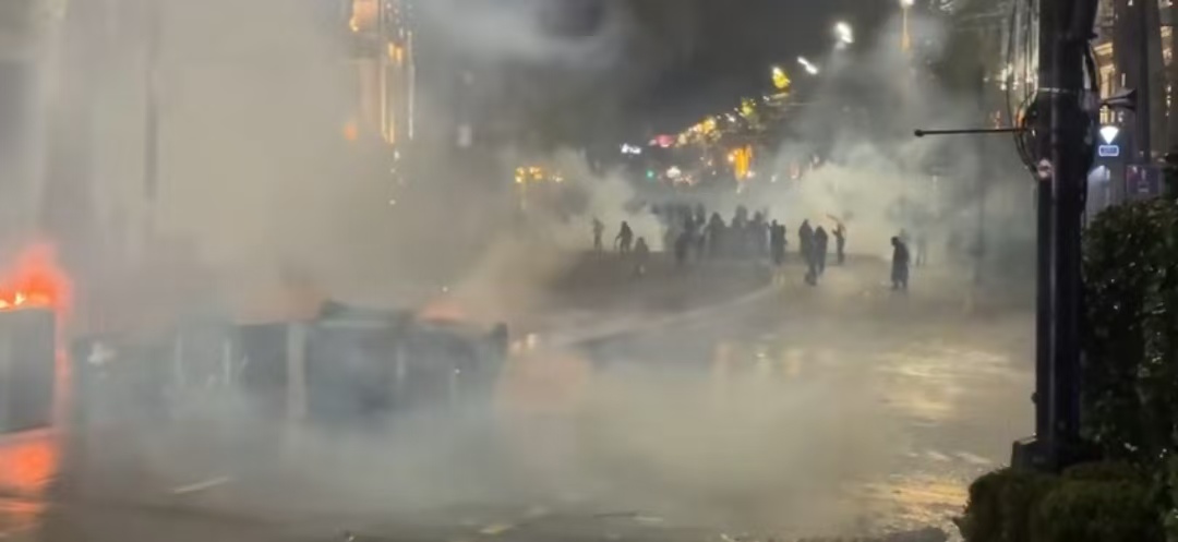 不出意外，格鲁吉亚在总理科巴希泽宣布在2028年前不会考虑加入欧盟后，反对派马上