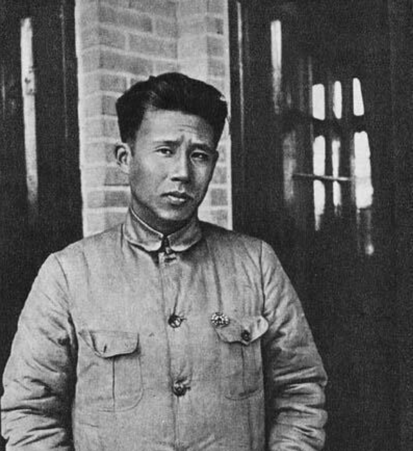 1933年2月，陈赓和廖承志在上海法租界先后被捕，廖承志一副贪生怕死的样子说：“