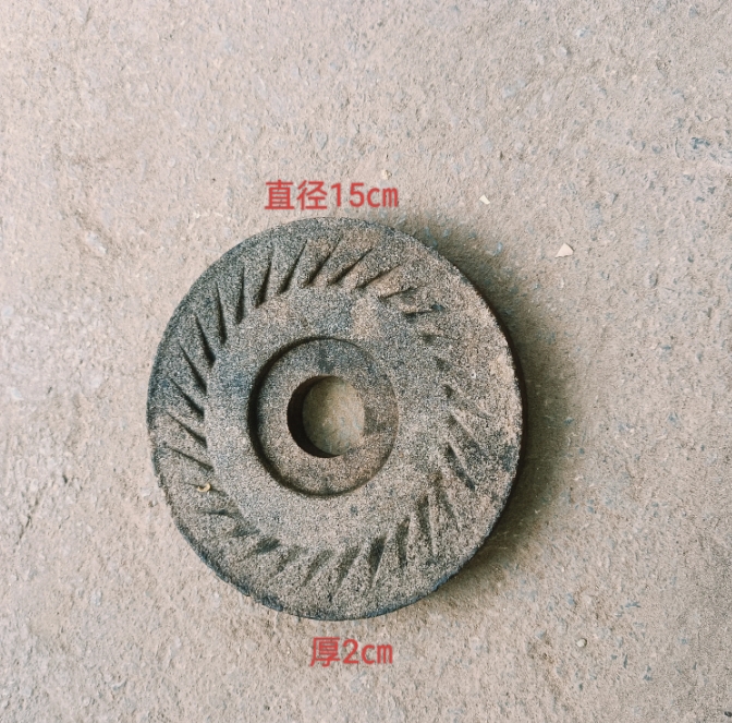 活了大半辈子，也不知道这到底是什么东西。这东西直径约15cm，厚度约2m，看起来