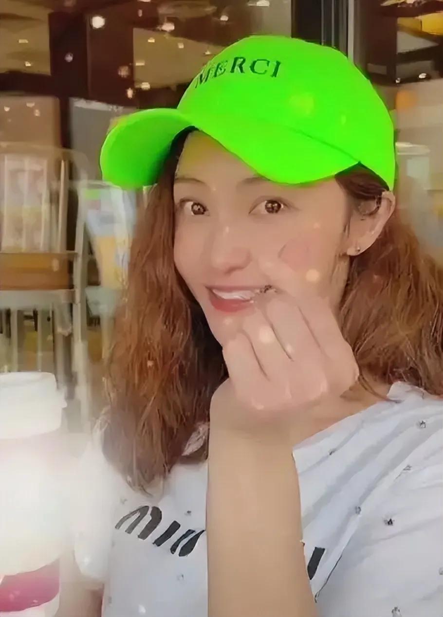 文章没魄力，当时直接就离婚和姚笛在一起就对了。当时怕没了事业，但最后还是没了事业