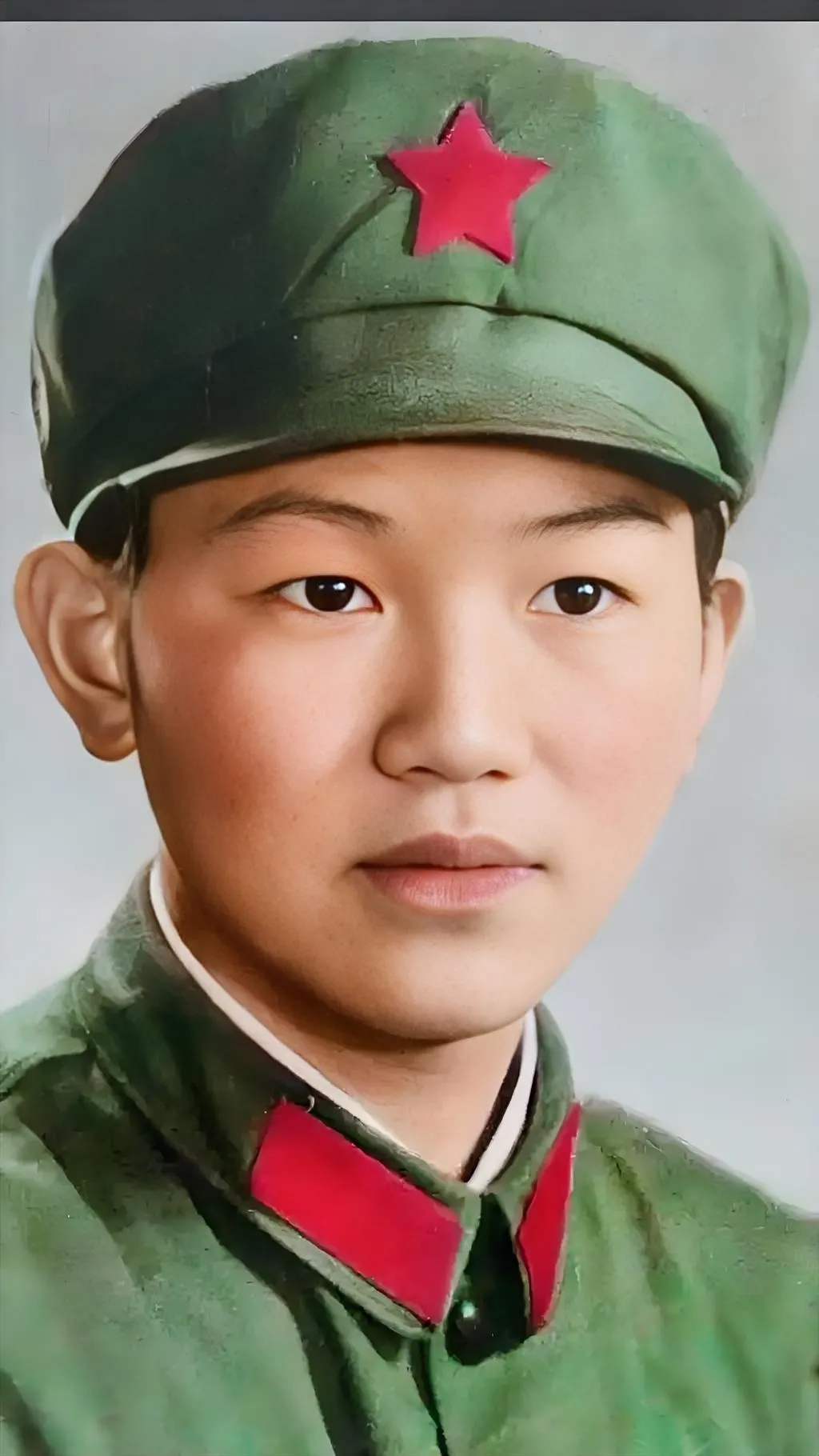 1972年12月，我入伍天津空军。当时，在我们紧邻的杨村机场，有个“八一飞行表演