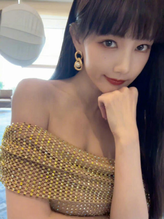 李一桐——秀美大气