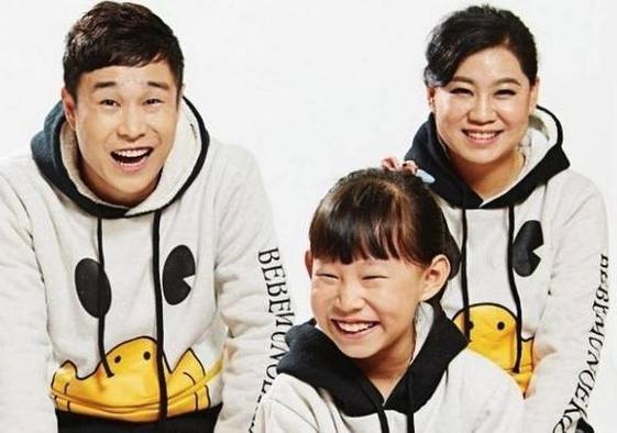 小沈阳的女儿沈佳润:曾因长相太丑被骂像猴,如今逆袭撞脸韩星(小沈阳女儿简介)-第5张图片-九妖电影 小沈阳的女儿沈佳润:曾因长相太丑被骂像猴,如今逆袭撞脸韩星(小沈阳女儿简介)-第5张图片-九妖电影