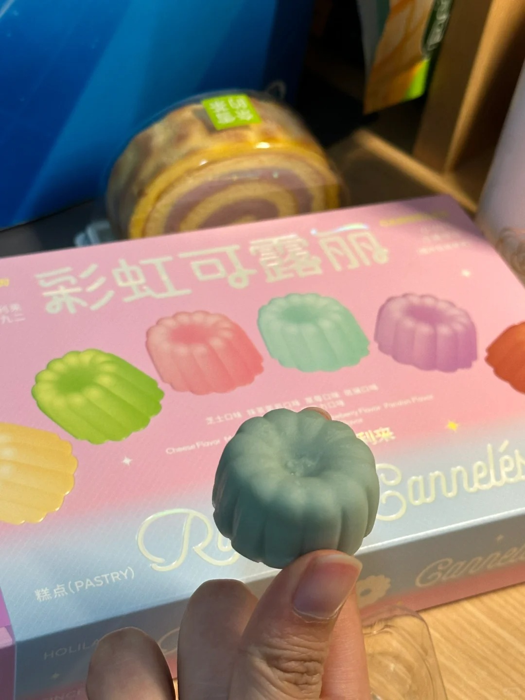 好利来...你再管绿豆糕叫可露丽试试看呢
只能算是有一点好吃的绿豆糕而已....