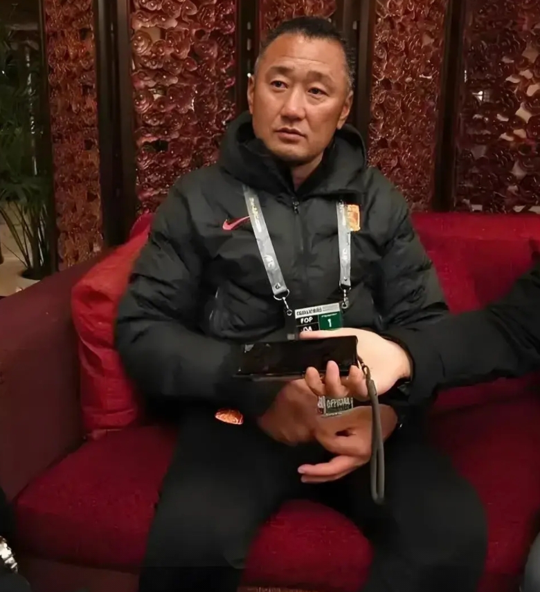 或许，这就是中国足球不行的根源所在。
 
近日，国足 U16 教练上村健一在一次