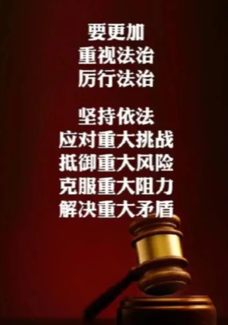 由法官对杀害法官的犯罪嫌疑人进行审判，如果按照现行法定程序，无论是异地审理还是提