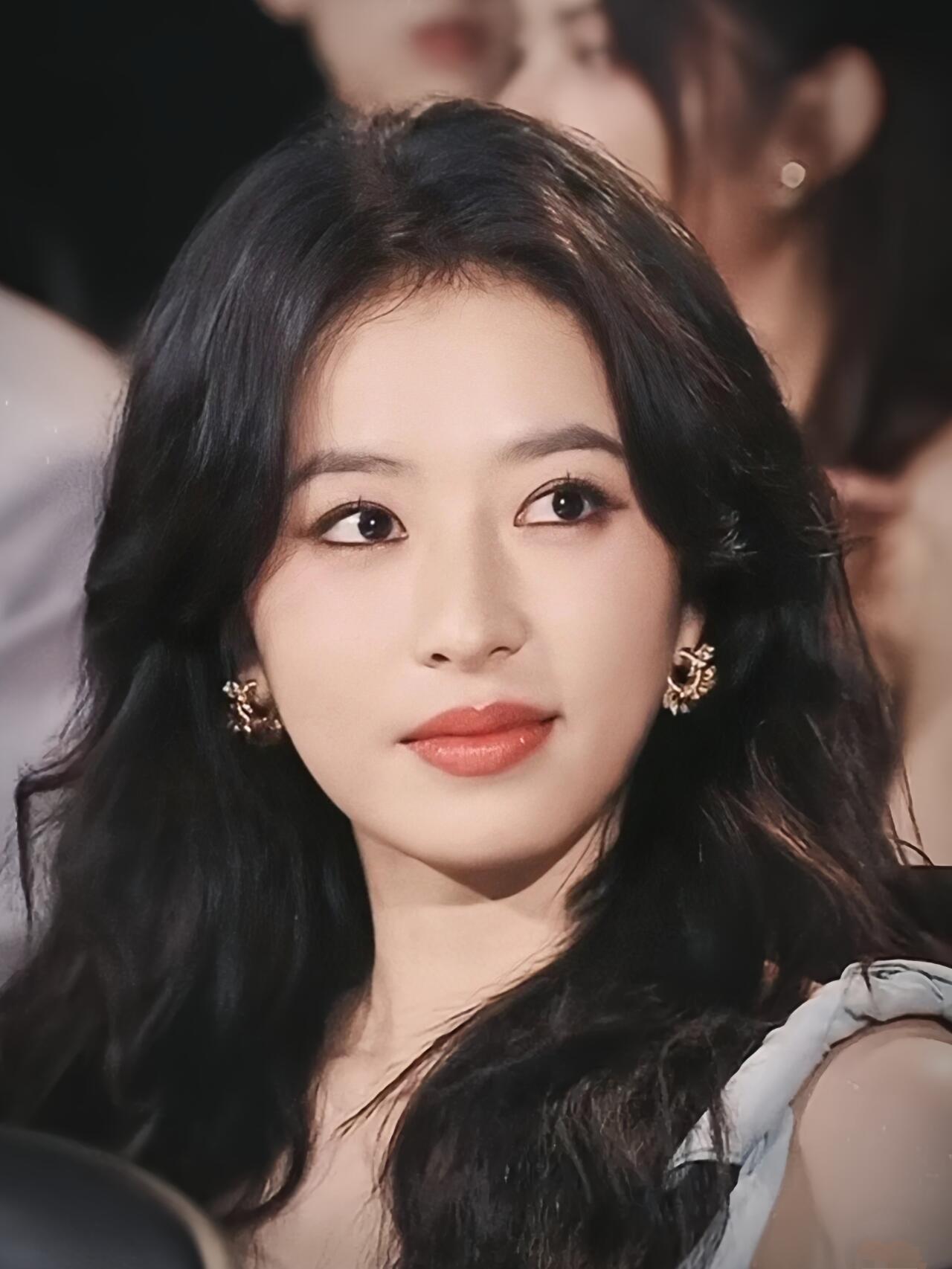 周雨彤太美啦