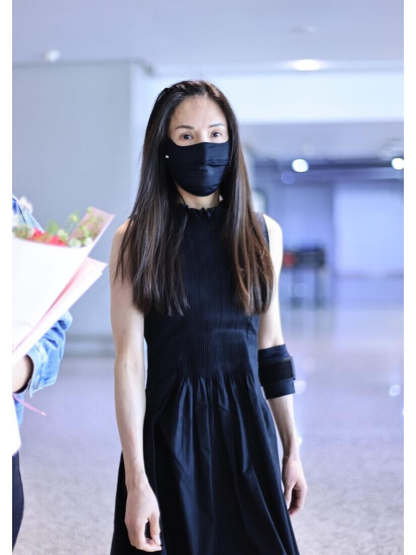 李若彤优雅显年轻