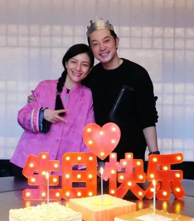 十年过去了，胡可沙溢家的小鱼儿还是这副模样！

安吉和小鱼儿都是被胡可养肥了，一