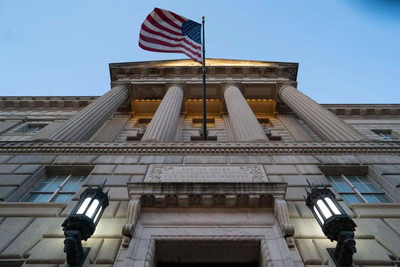 美国连体双胞胎姐妹宣布怀孕，引发医学和社会双重关注