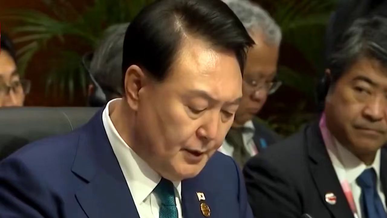 突发消息！韩国国会通过迅速逮捕总统尹锡悦决议。 
 
韩国政坛风云突变，尹锡悦面