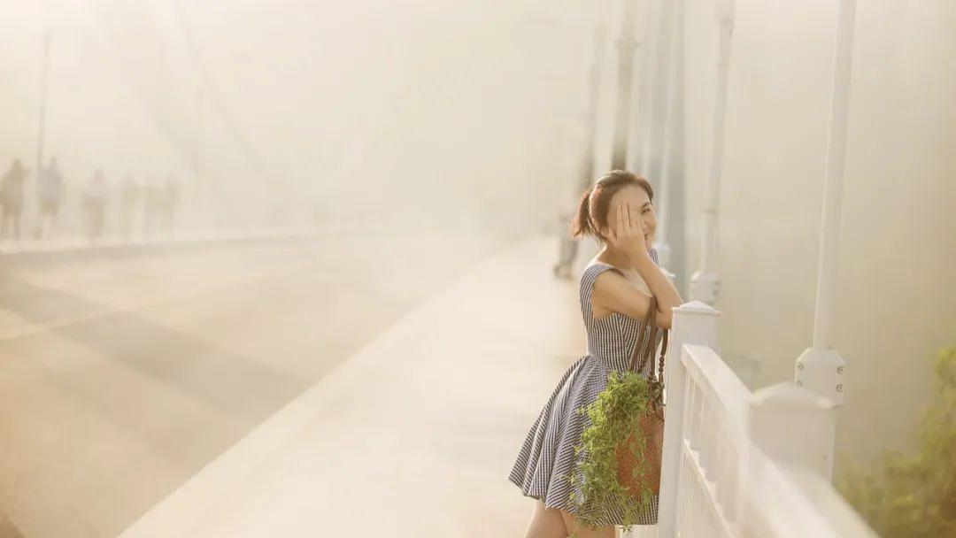 男女交往要看缘分，会有所感应，如果没有就算月老来，也只是助攻