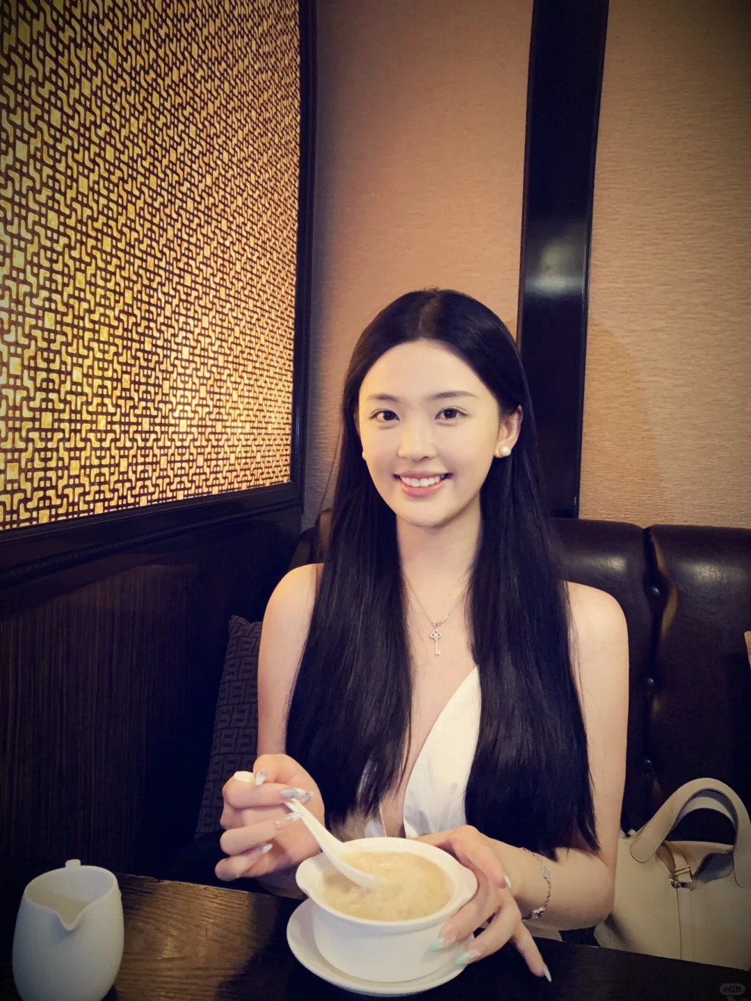 这个滤镜真有古早白月光那味儿了
用的是mix里面的古早滤镜 真的很绝