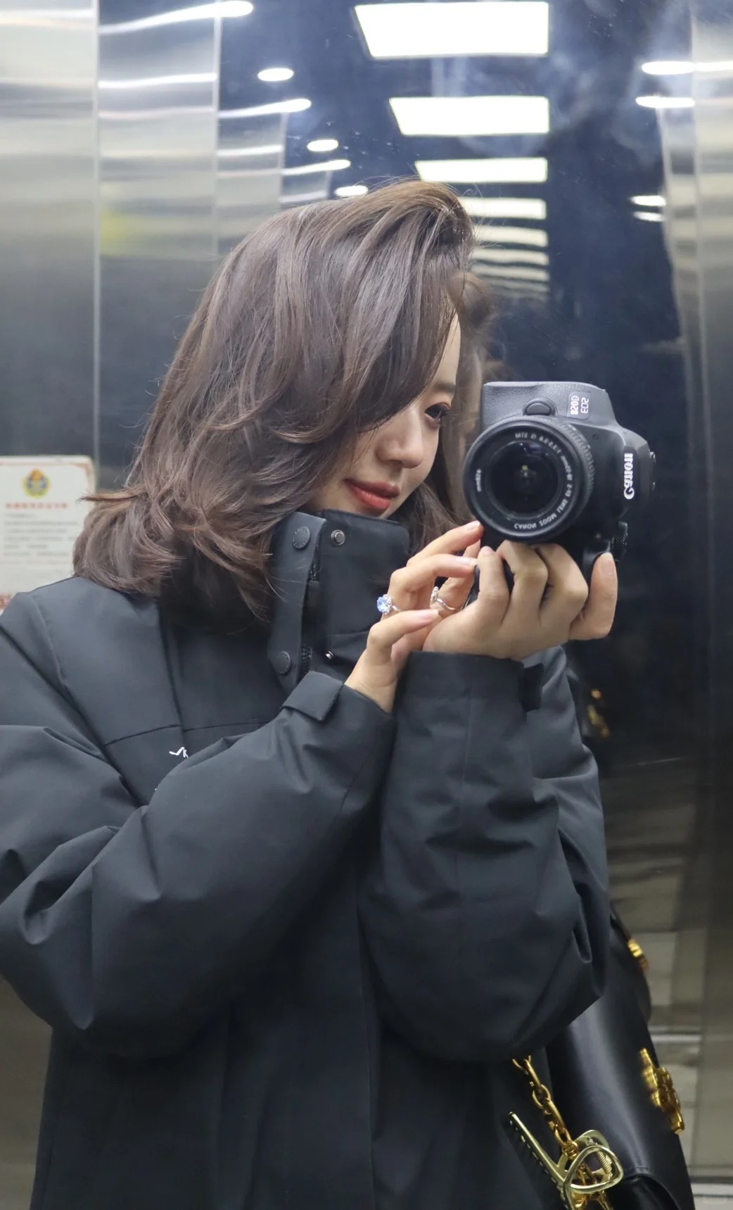 新的头
二月 换了新的发色 烫了个喜欢的卷卷
感觉来巴厘岛这几天每天都在洗头 要