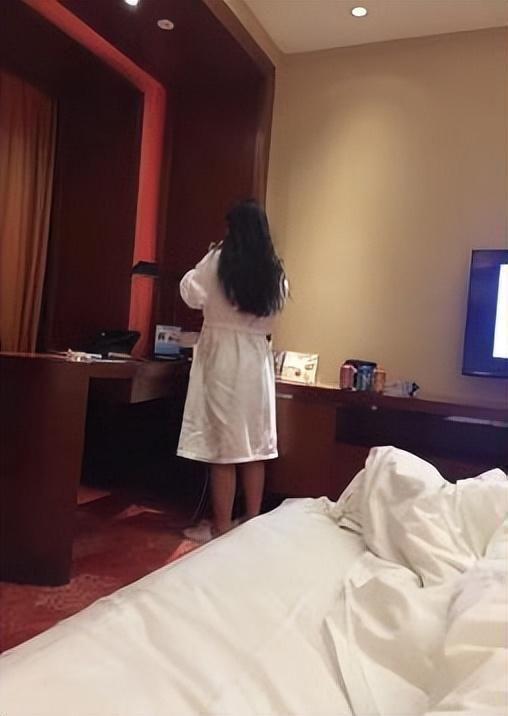 浙江杭州，张先生和女朋友相约在酒店见面后，为了证明自己，便特意从药店购买了两盒“