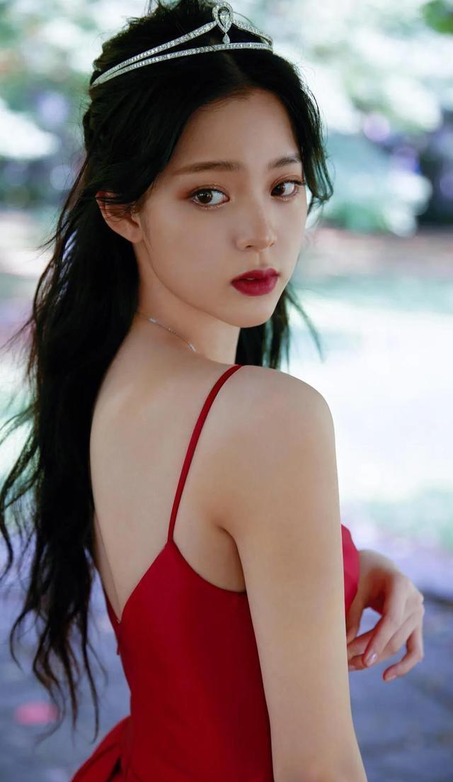 欧阳娜娜谈及怀孕话题引热议
