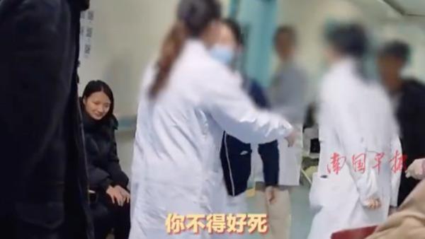 女医生辱骂患者老妖婆？新闻要素都不全，我劝你少脑补多补脑