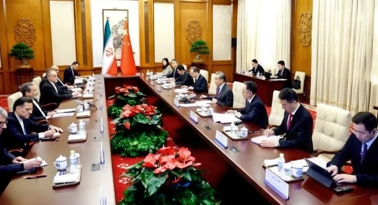 中国和伊朗谈妥了
12月28日，中国和伊朗外长阿拉格齐举行会谈，双方一致同意进一