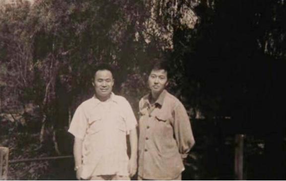 1965年的一天夏夜，西华县黄泛区农场副场长王近山和往常一样，在场区内散步。几位