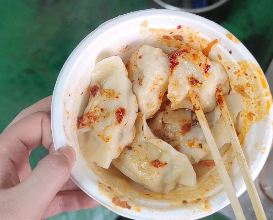 刚发现喜欢的网红居然是小圈卖图的。。
关注了很久的网红，一直没露过脸，身材很好，