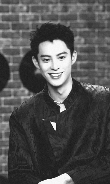 王鹤棣——酷酷的男孩