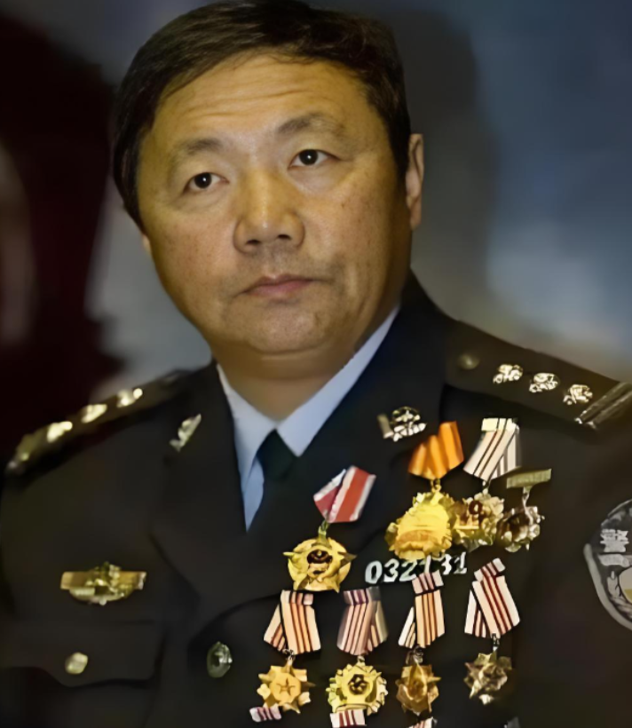 2003年，齐齐哈尔某酒店，突然发现11枚定时炸弹，排爆专家于尚清赶来，成功拆除