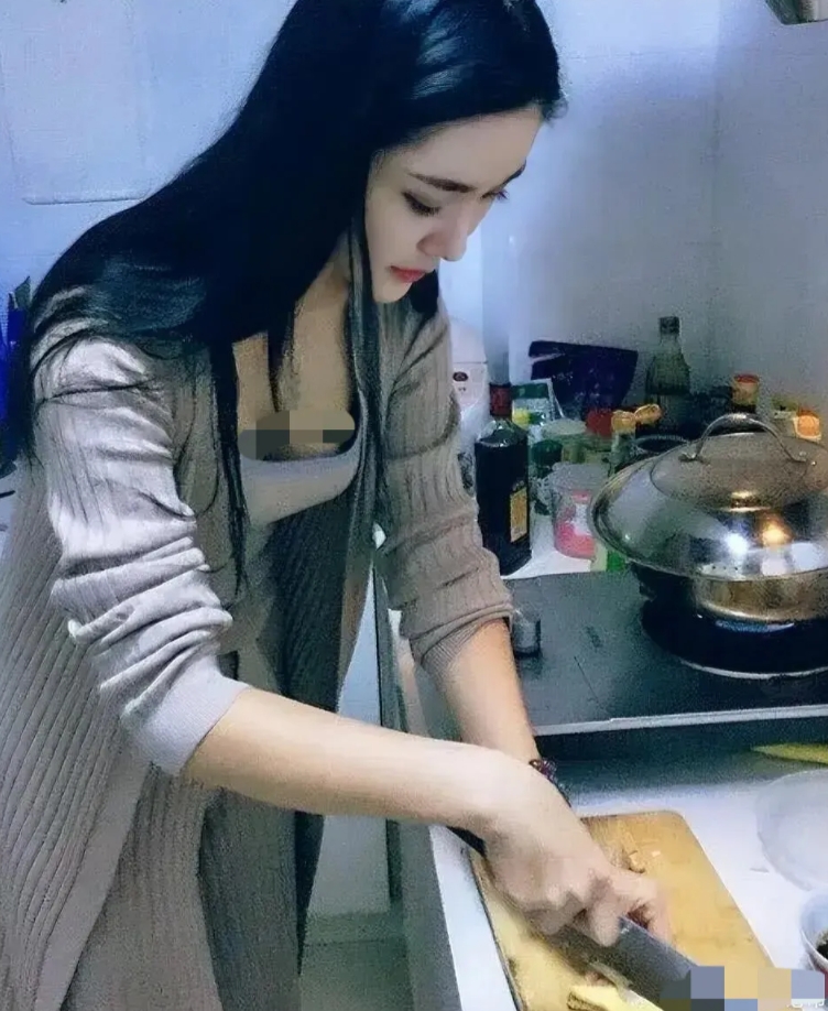 看你手慌脚乱的样子，这厨活还是让我来干吧