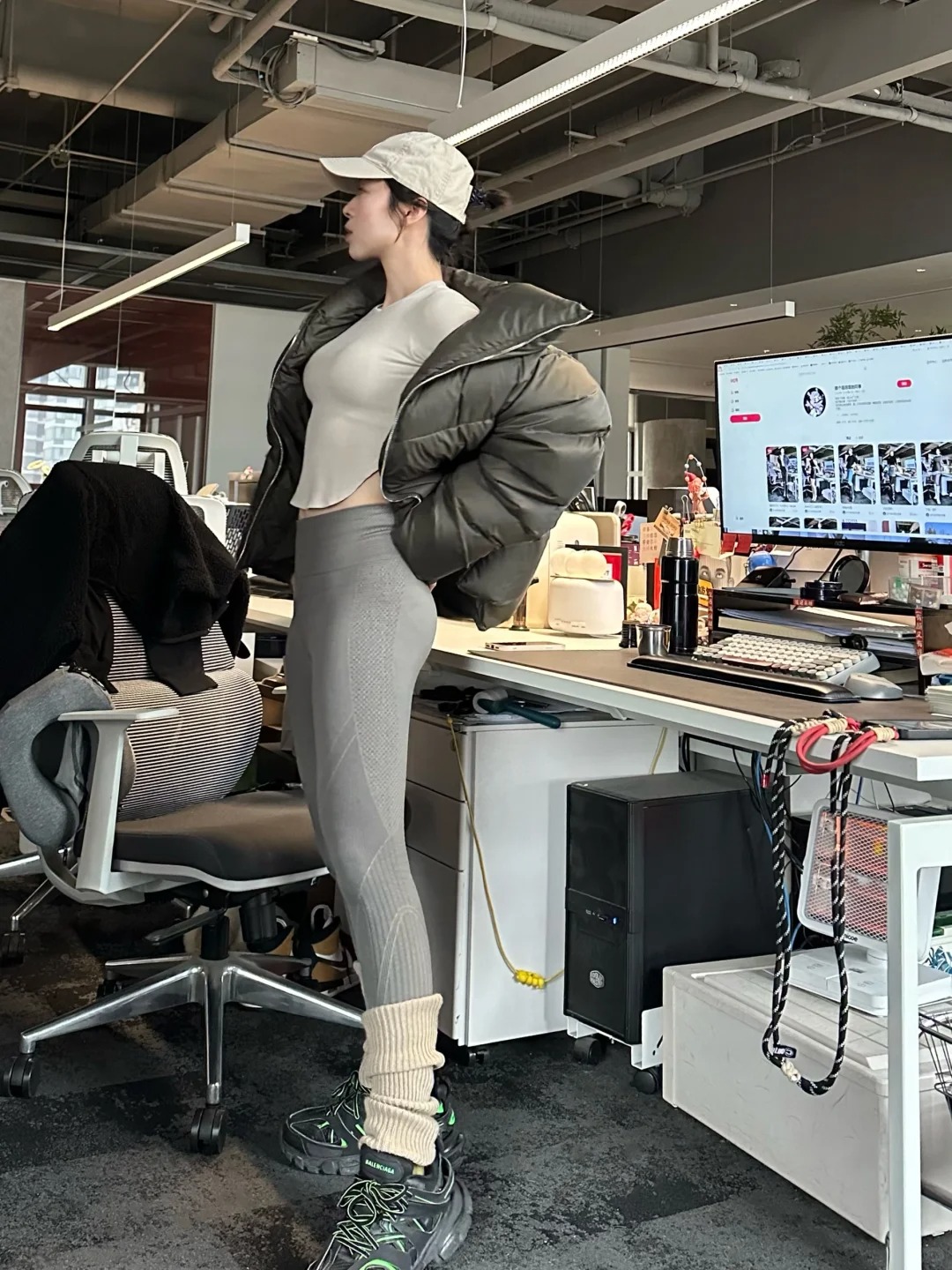 实在太冷🥶
碎碎念：
这两天冷到高架都结冰
地铁都停运
我也不想上班啦🥲