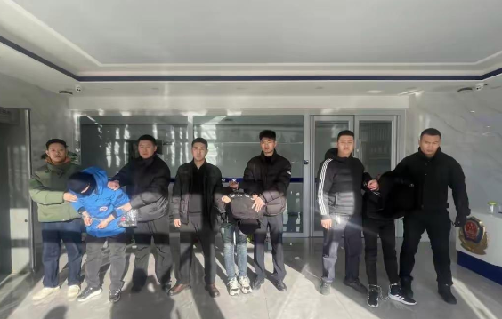 21 年追凶，正义终至！2003年9月22日，松山区出租车司机金女士载客前往安庆