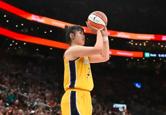 WNBA重大交易：李月汝加盟西雅图，普拉姆、洛伊德被交易。名记Shams报道，W
