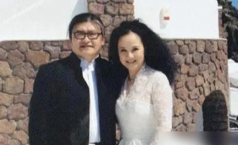 刘欢和卢璐真是一见钟情啊！

1987年，刘欢因为元宵晚会认识了24岁的卢璐，在