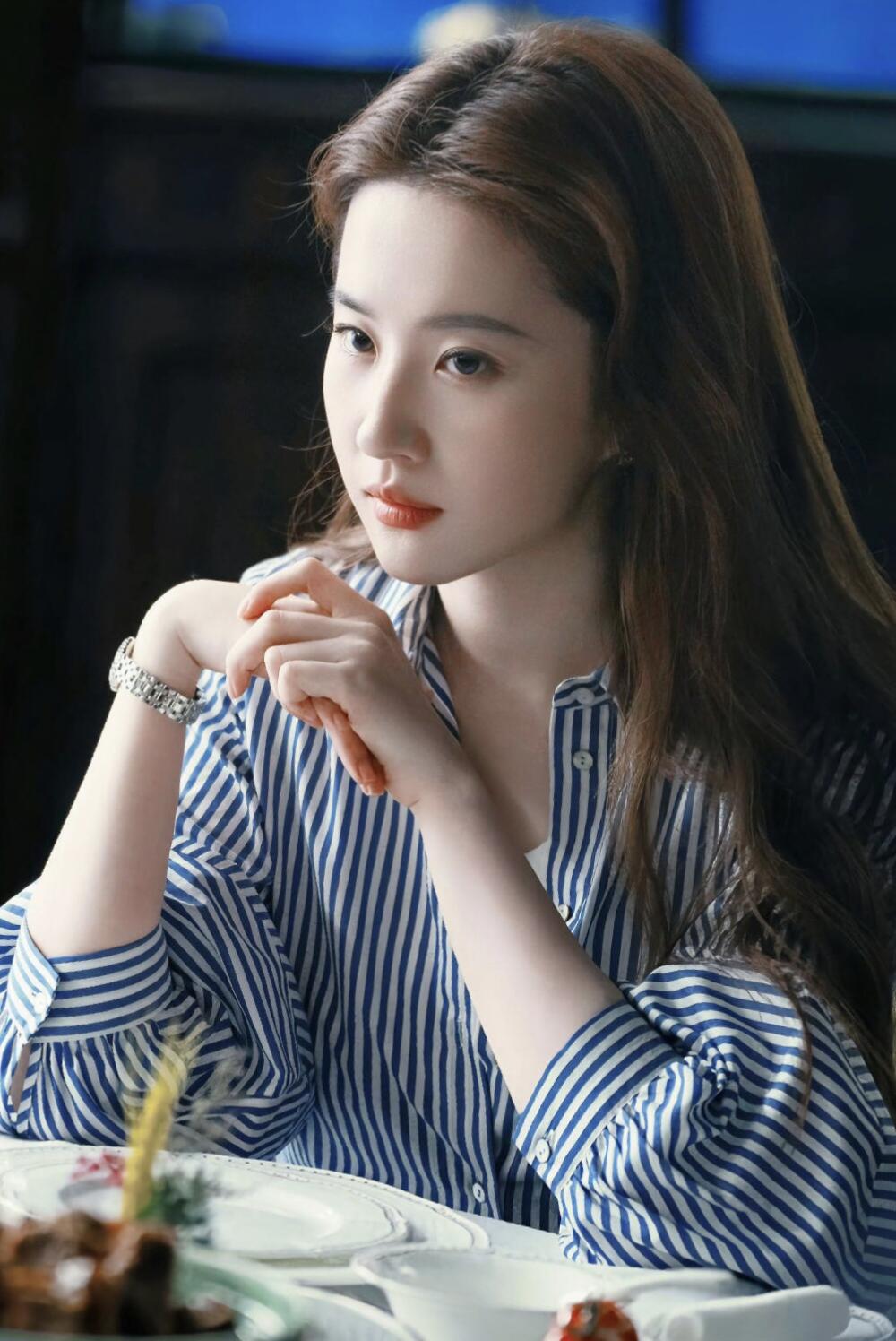 看完刘亦菲美貌我直接原地回血