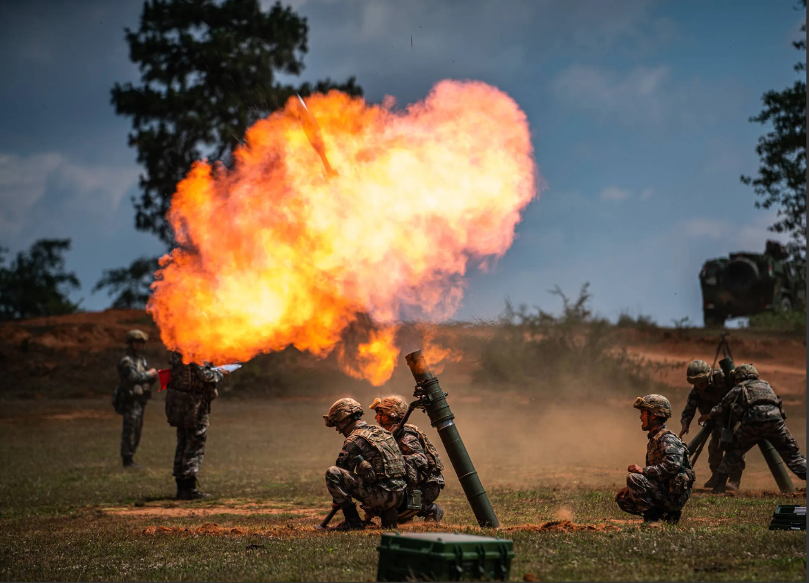 迫击炮为何对步兵有极强的杀伤力？

其实最主要的原因是迫击炮下放给基层单位，所以