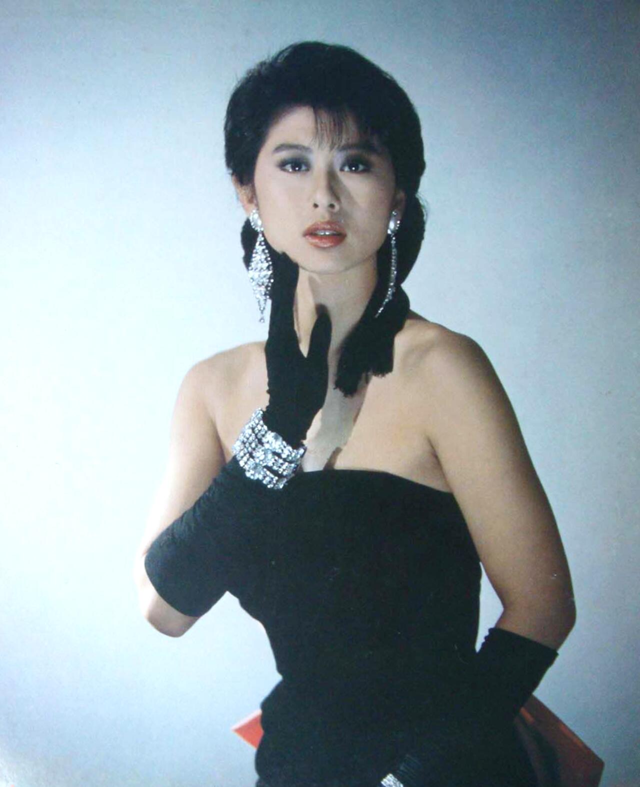 叶倩文，中国台湾女歌手、演员