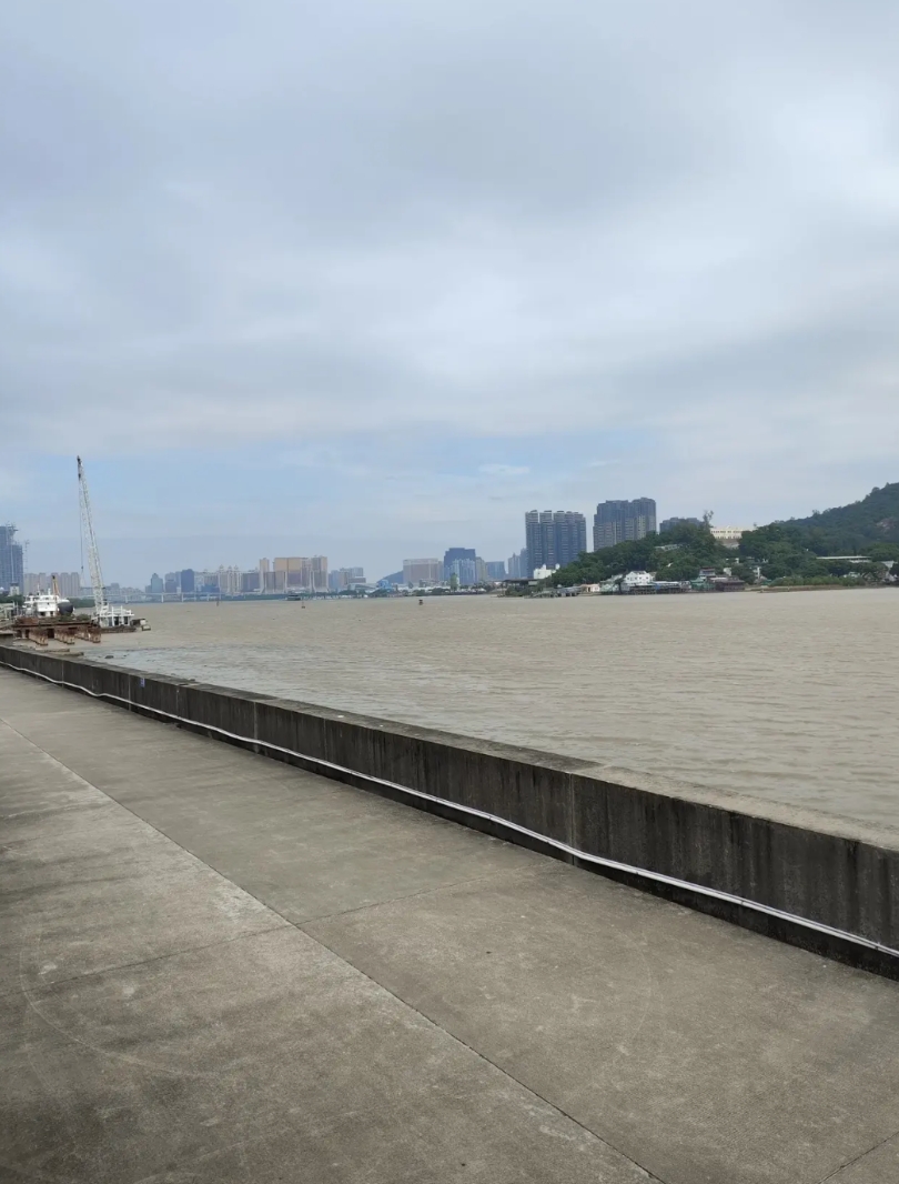 关于大学教育改革的建议:
1、取消大专学历层次。现在大专高职院校全部改为技术本科