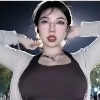 高一到大一，这三年，她到底经历了多少？