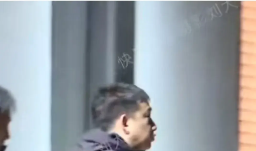 黄磊的口碑不是做菜翻车的。
是频繁地说教和爹味式发言，让人倒胃口。爸爸去哪儿，当