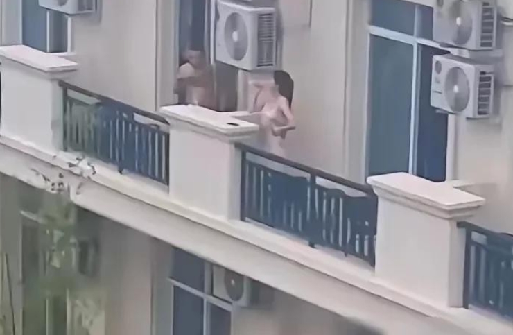 上海，有一名男子在网上倾诉，他对面楼住着一位女邻居，她的丈夫因为工作的需要，长期