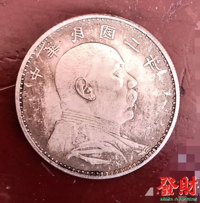 去年家里老房子拆迁意外刨出这么个物件，也不知道是啥来头，大伙帮忙看看，能值多少钱