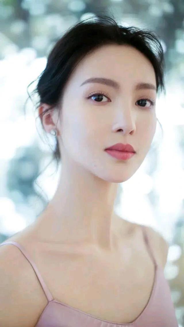 金晨：舞台上的灵魂舞者，生活中的清醒追梦