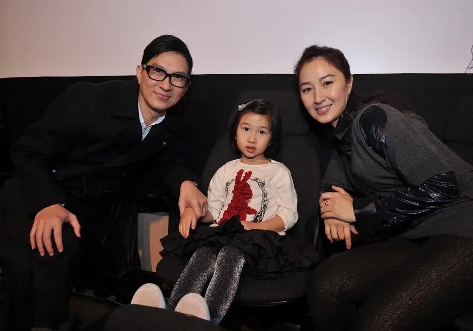 59岁关咏荷近况曝光，颜值气质不输当年，十年未拍戏让人直呼可惜
关咏荷曾是 TV