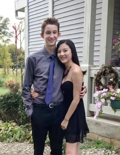 中美对账，最大的瓜出现了。一白男子在社交平台上发布寻找这个女孩，表示很想在见见她